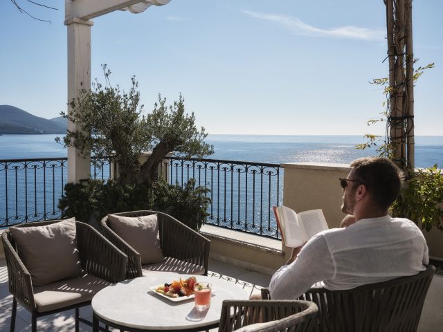 CLB Exclusive Suite Escape